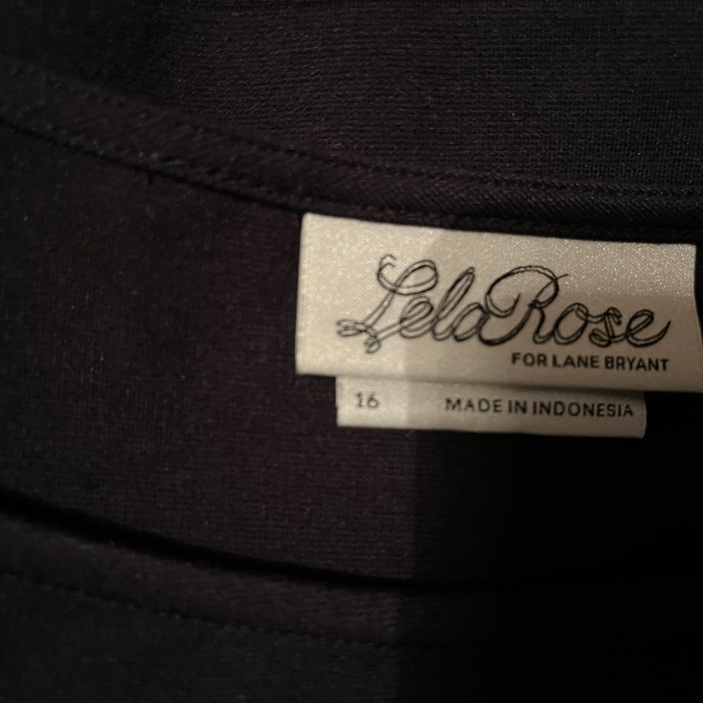 Embroidered crop top - Picture 4 of 4